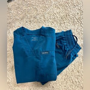 Women’s JAANUU scrubs